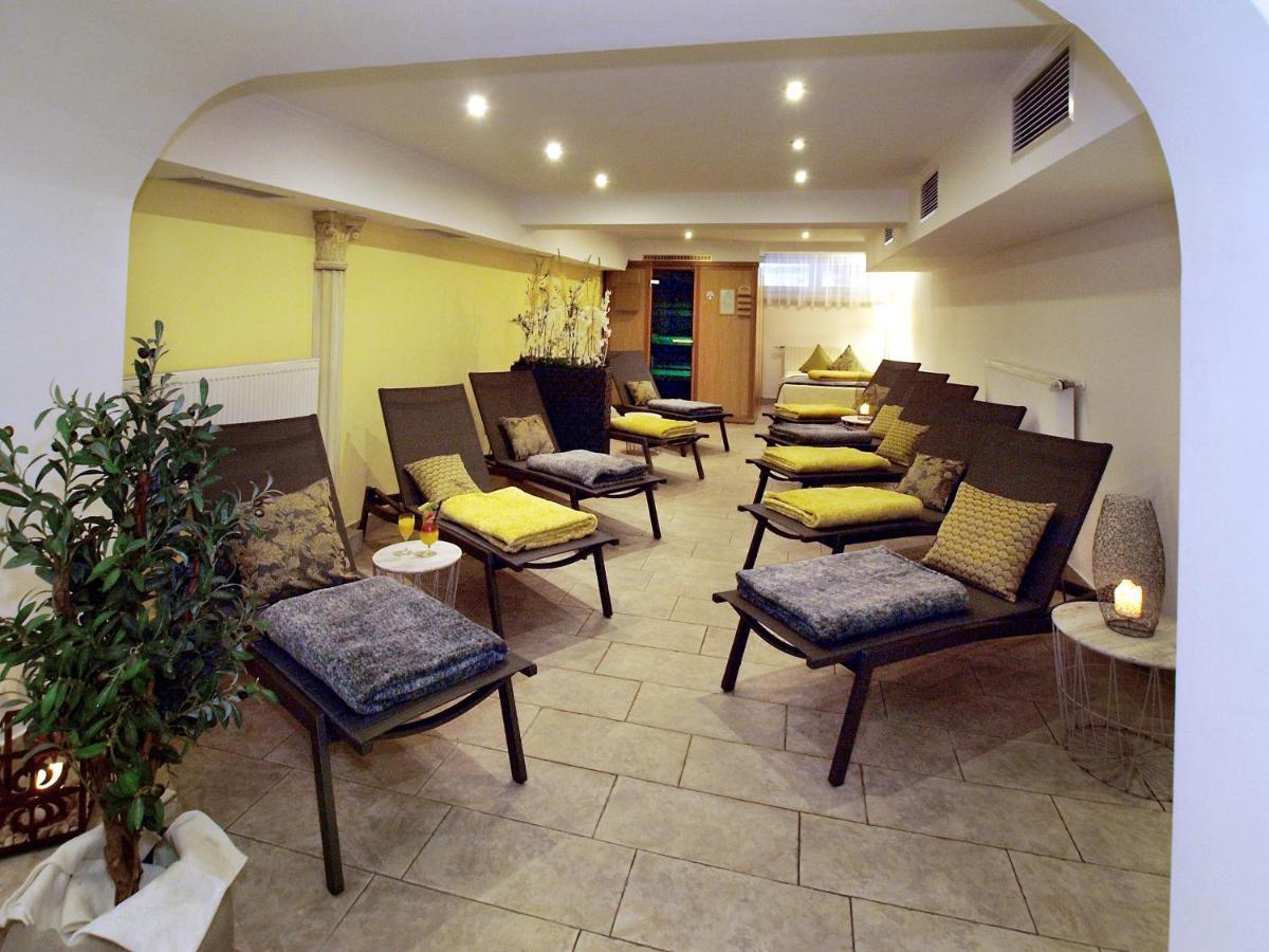 Hotel Restaurant Zum Goldenen Anker Mit Hallenbad & Wellnessbereich Windorf  Esterno foto