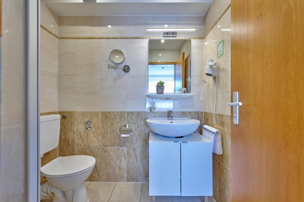 Hotel Restaurant Zum Goldenen Anker Mit Hallenbad & Wellnessbereich Windorf  Esterno foto