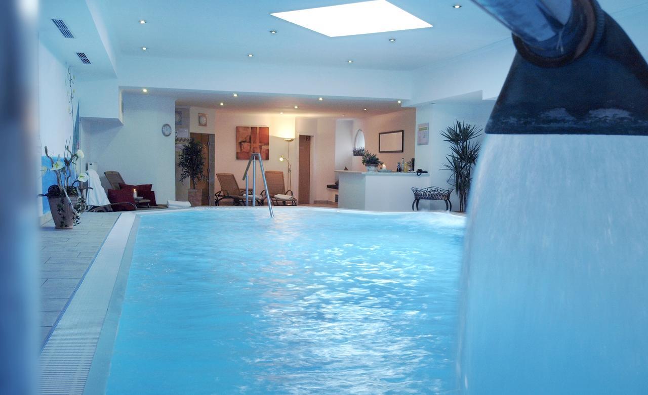 Hotel Restaurant Zum Goldenen Anker Mit Hallenbad & Wellnessbereich Windorf  Esterno foto